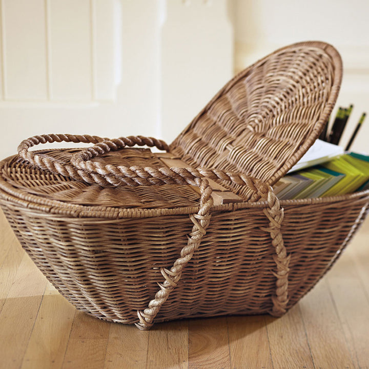 Practical storage basket with lid made of woven natural material Kalsten