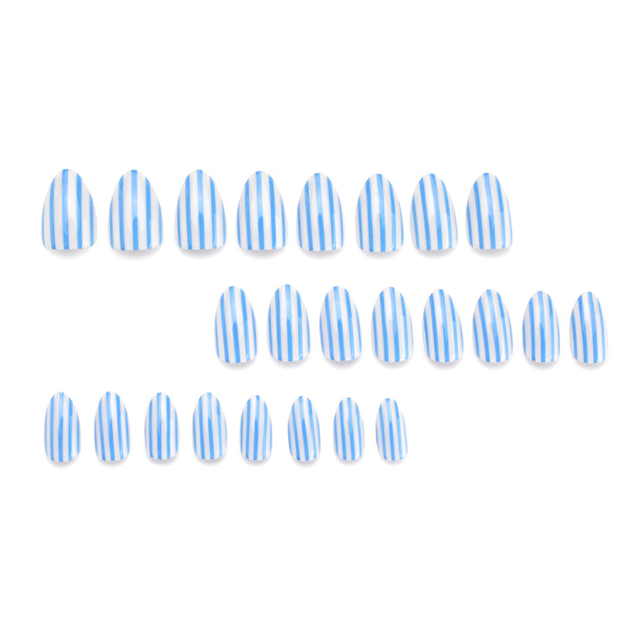 Artful nail art with maritime striped pattern Kalsten