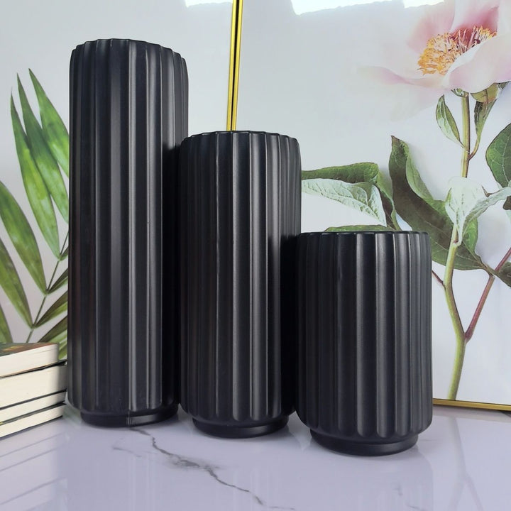 Decorative Vertical Ribbed Vase Kalsten