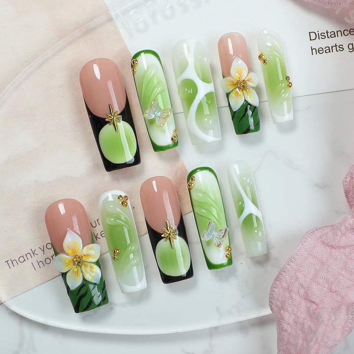 Creative nail art set with elegant floral decorations Kalsten
