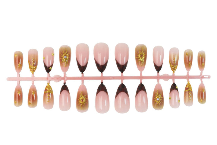Artificial nail set with elegant gold pearls and delicate designs Kalsten