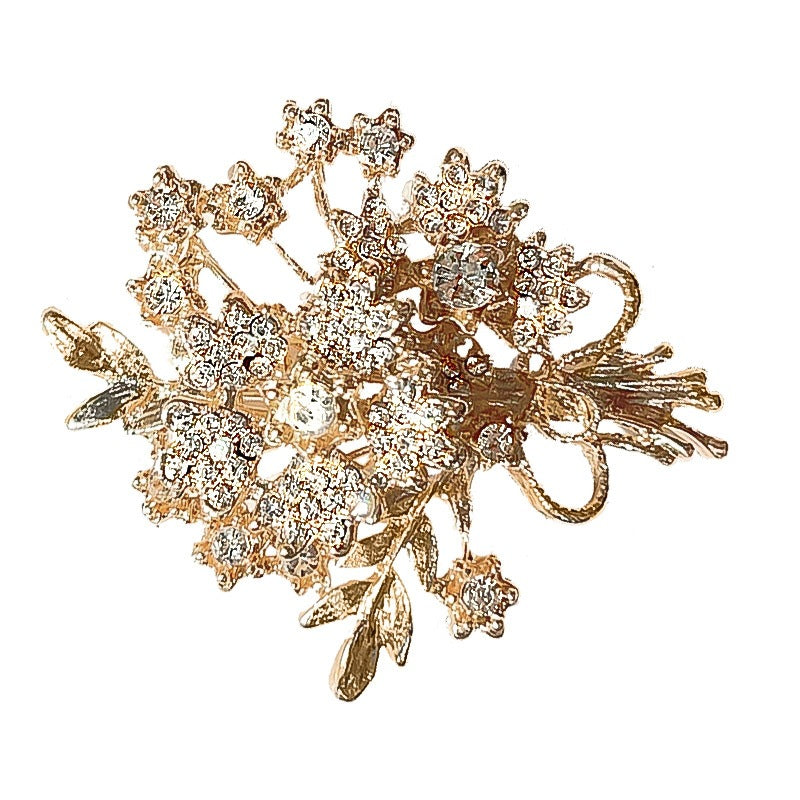 Elegant and Sparkling Brooch Kalsten