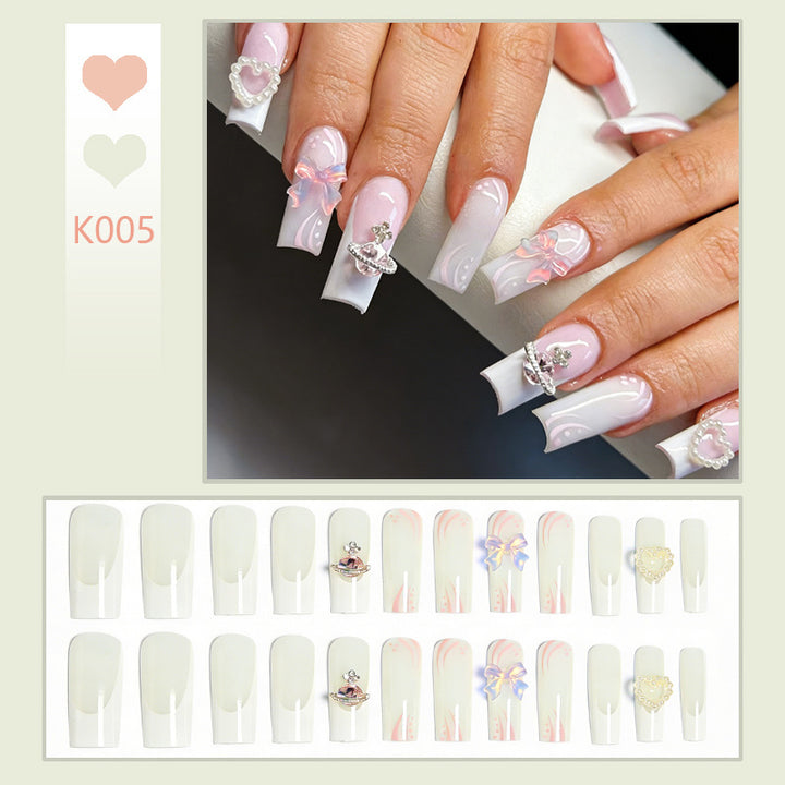 Artificial nails with delicate embellishments Kalsten
