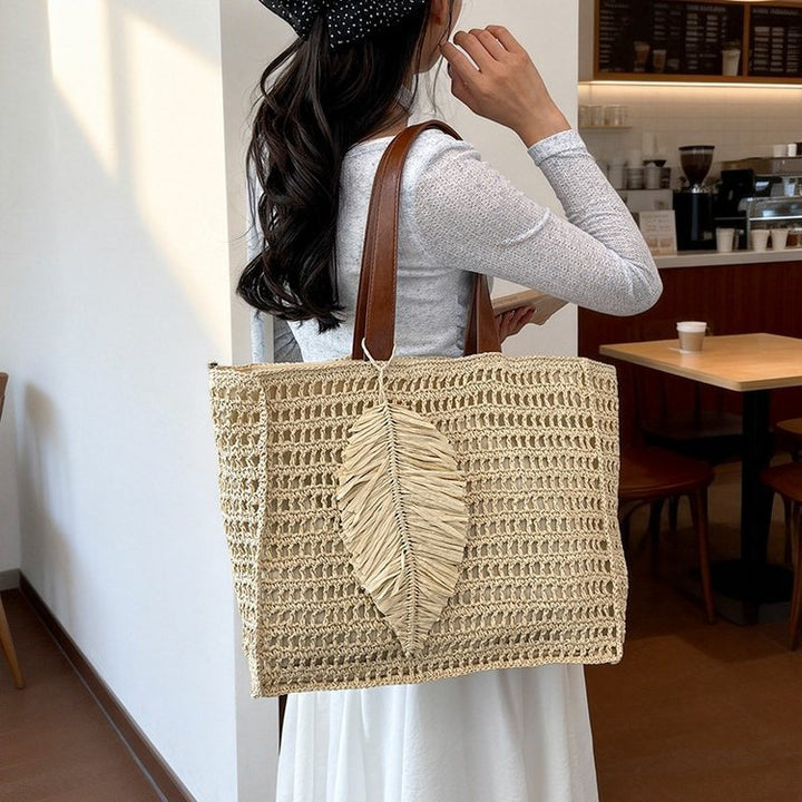 Handbag made of hand-woven natural material with decorative leaf shape design Kalsten