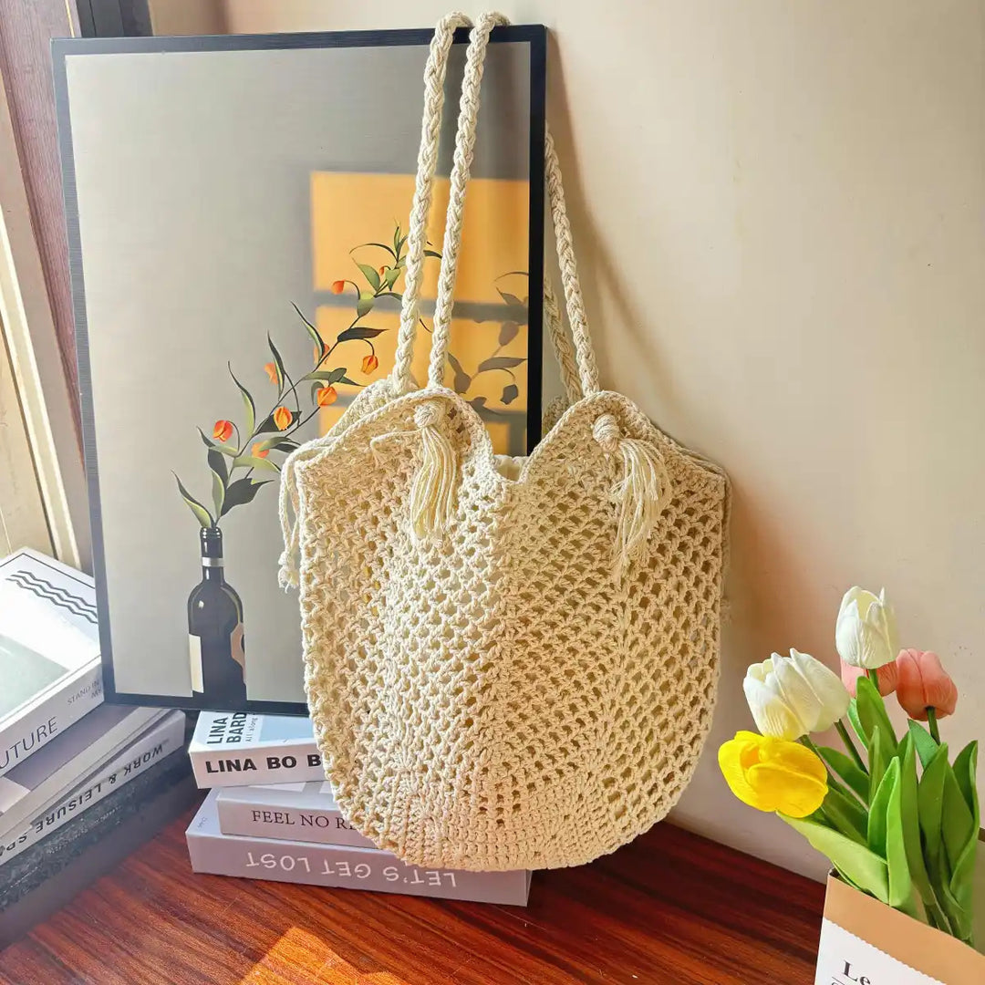 Handcrafted straw bag with tassels Kalsten
