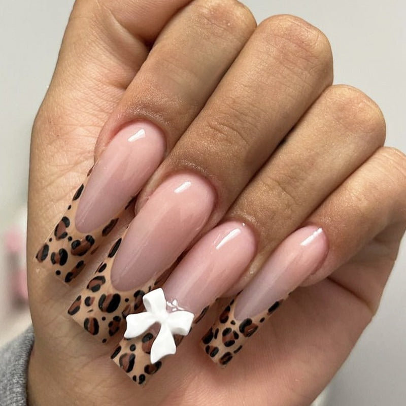Artificial nail set with luxurious leopard pattern and elegant accents Kalsten
