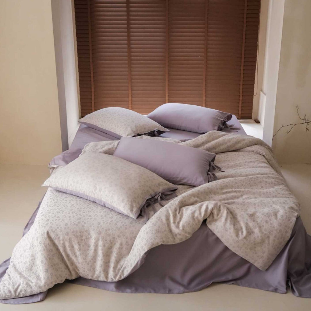 Reversible bed linen set made of cotton satin with floral print and ties