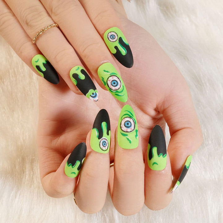 Artful Nail Art in Halloween Design Kalsten