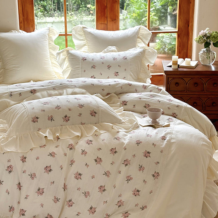 Romantic cotton bed linen set with frill and rose pattern