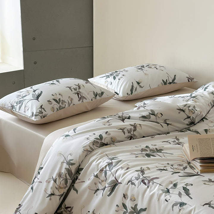 Cotton satin duvet cover set with sketchy floral print and reversible satin