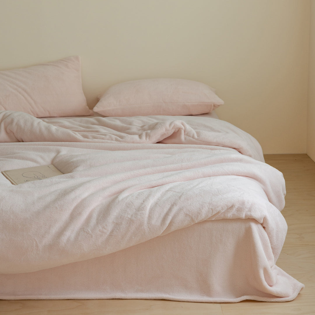 Plush bedding set with extra soft minky surface and pillowcases