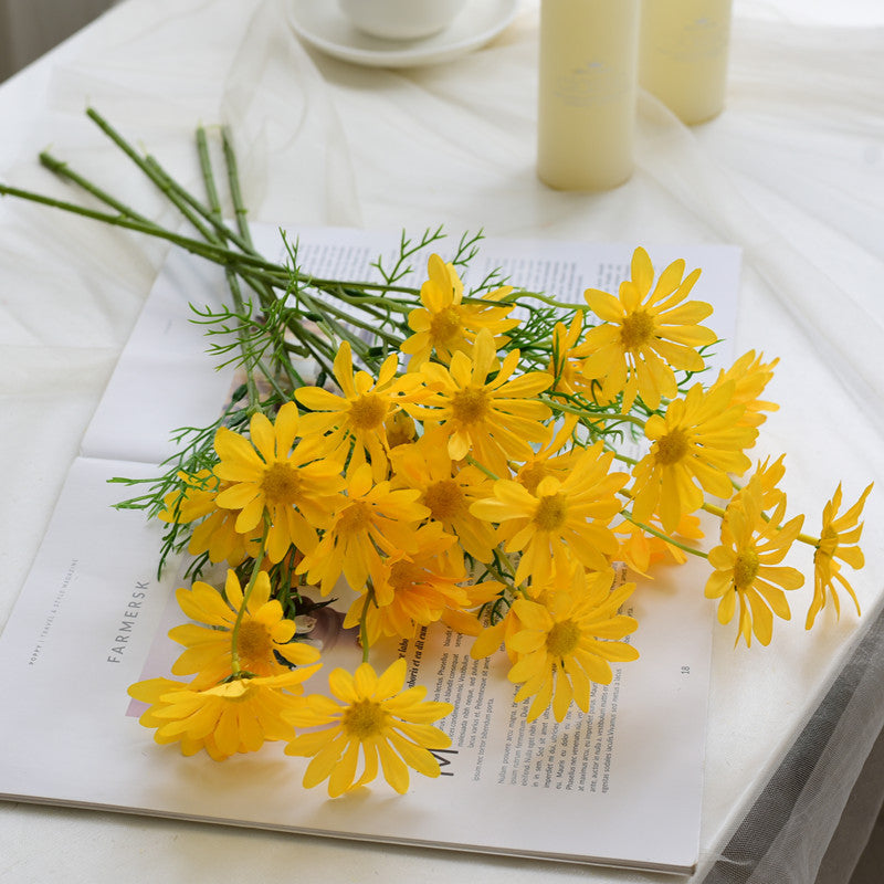 Lifelike Daisy Floral Bouquet