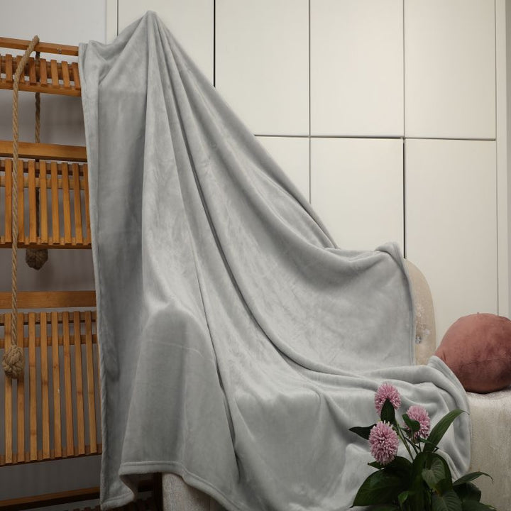 Luxurious Soft Microplush Throw Blanket
