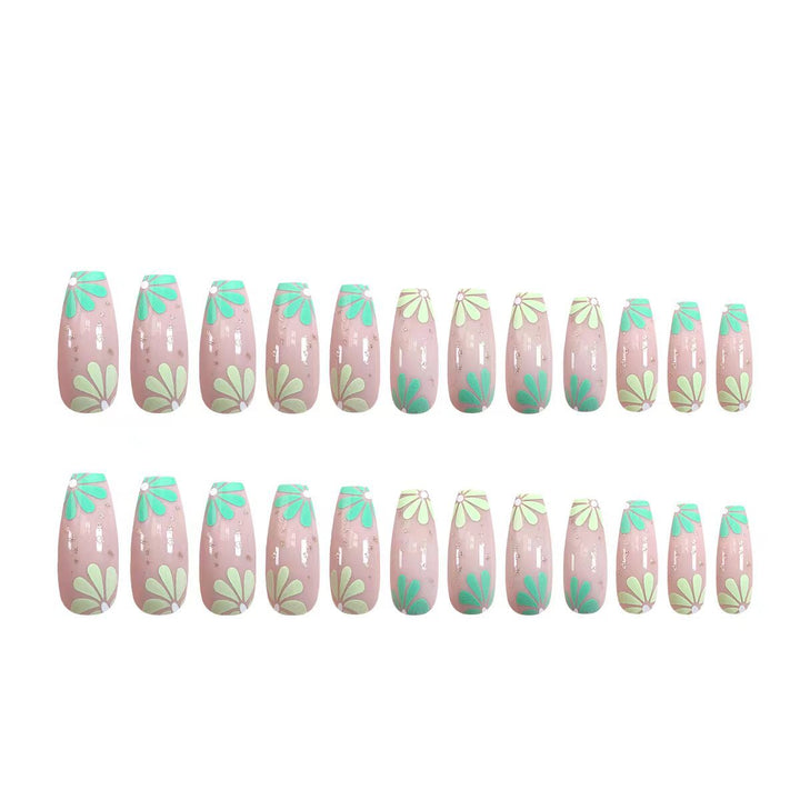 Artistically designed Nail Art Kalsten