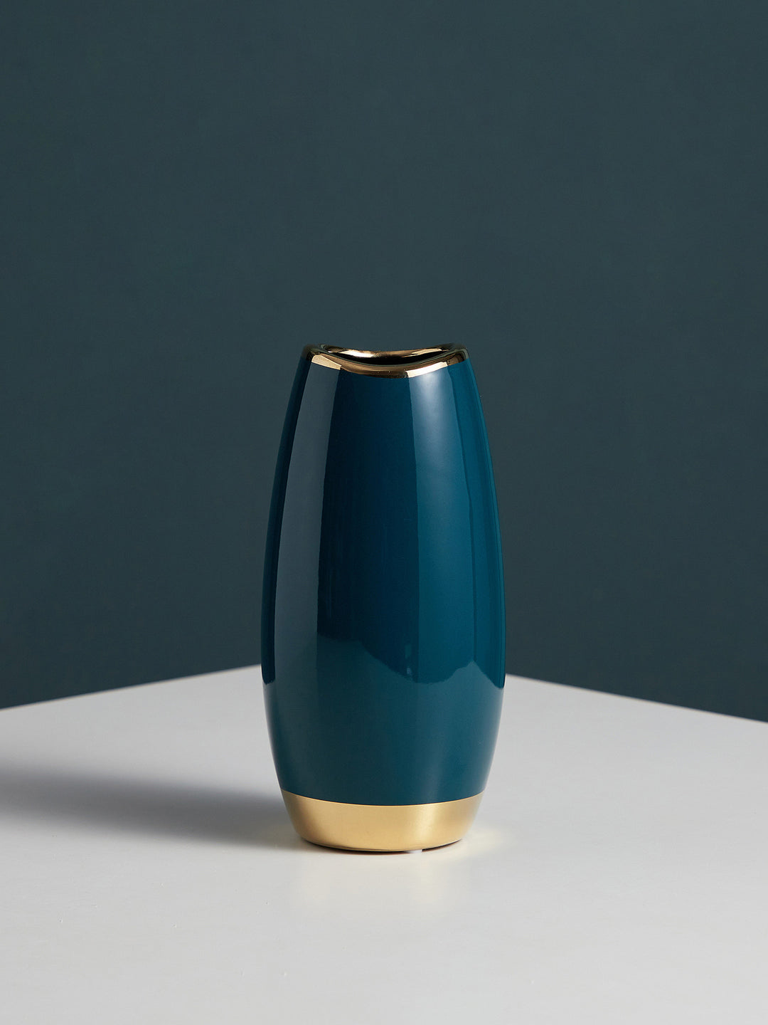 Elegant ceramic vase in modern design Kalsten