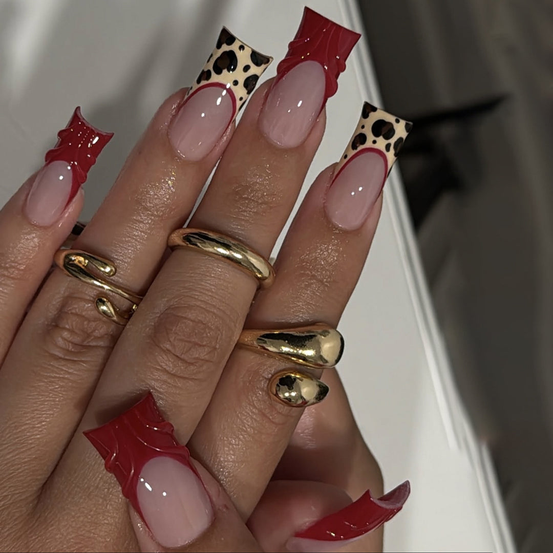 Nail set with leopard and luxurious glitter finish Kalsten
