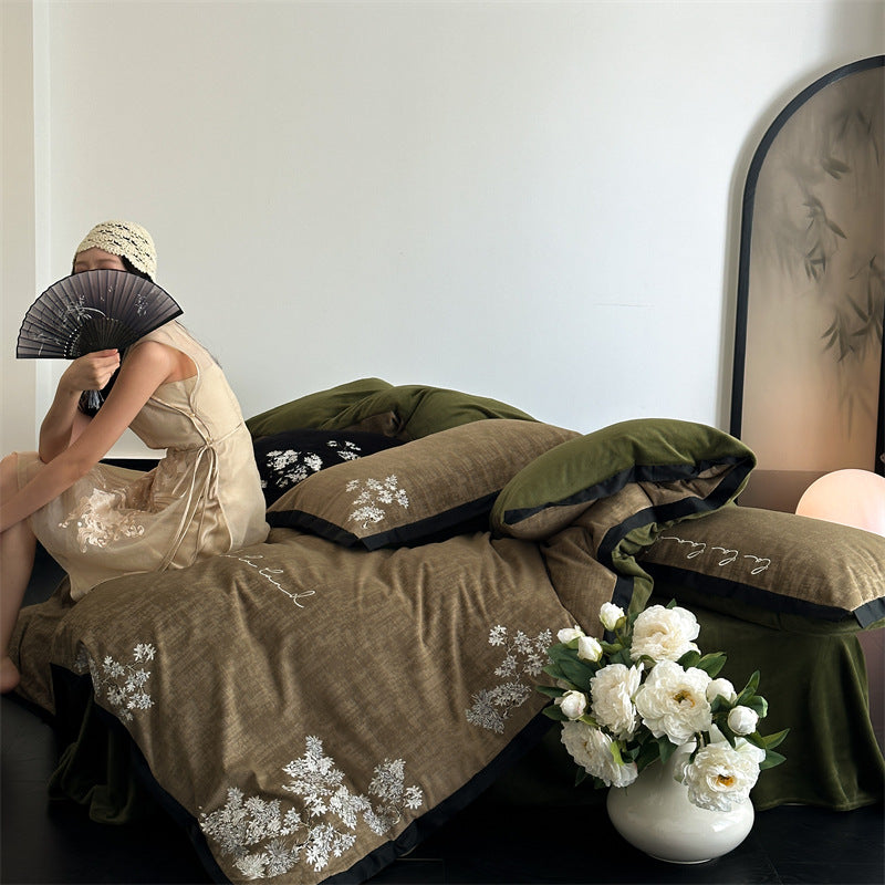 Luxurious embroidered cotton bedding set with pillowcase and reversible function
