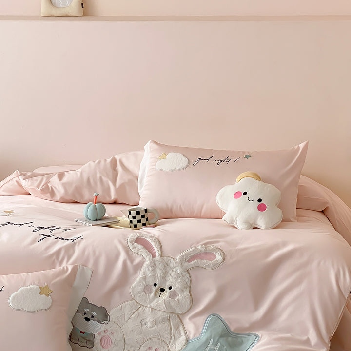 Children's bedding set with embroidered appliqués, satin look and cuddly motif