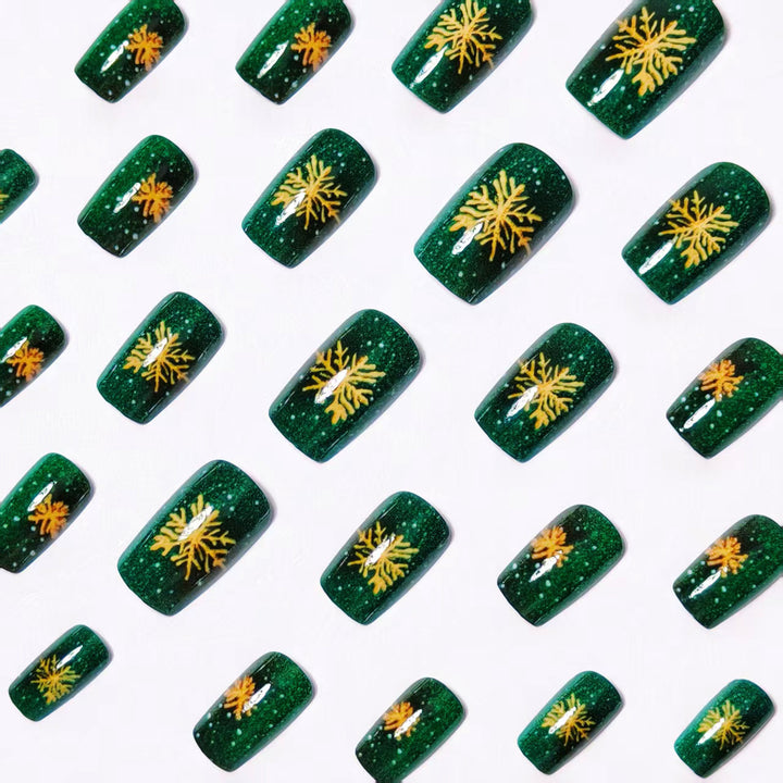 Holiday-Themed Sparkling Nail Art Kalsten