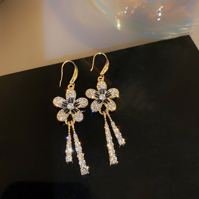 Floral Statet Earrings Kalsten