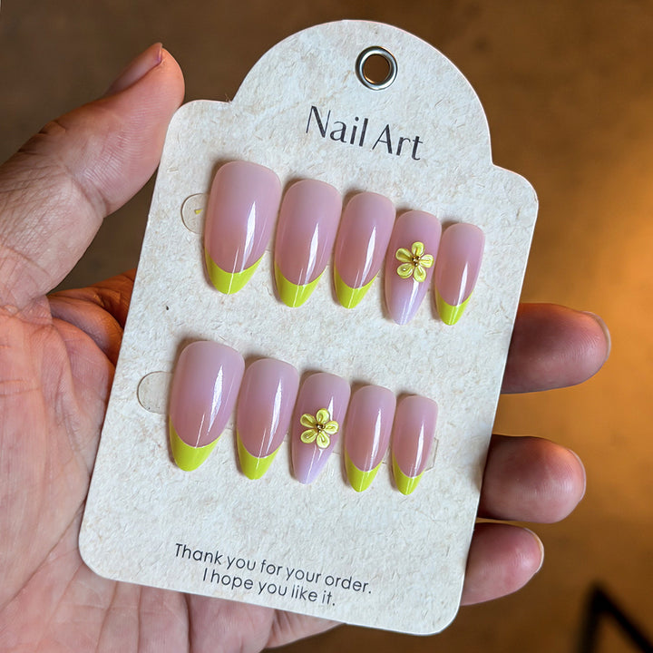 Artistic Floral Accent Press-On Nails Kalsten