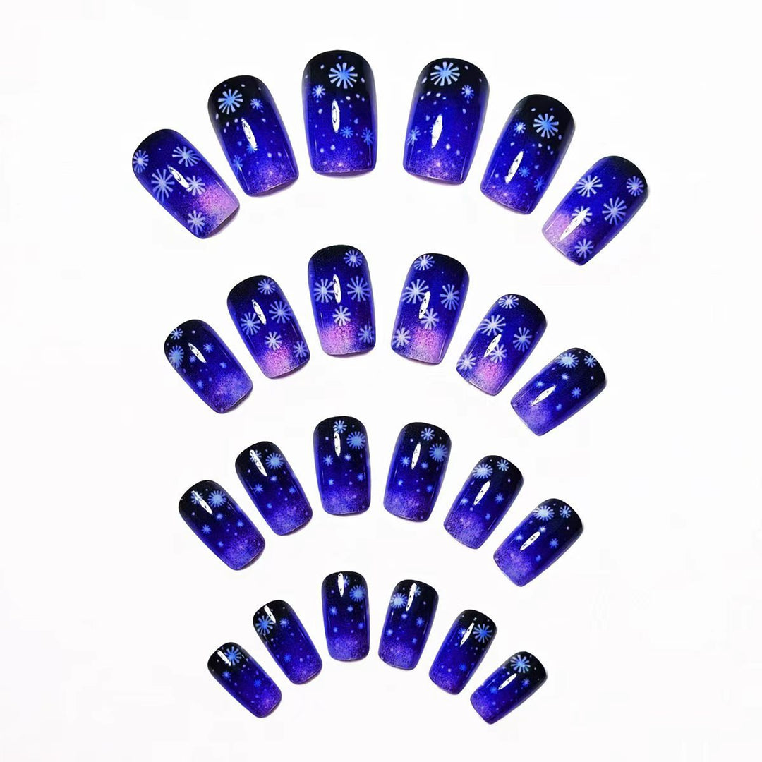 Artificial nails with shimmering winter design Kalsten