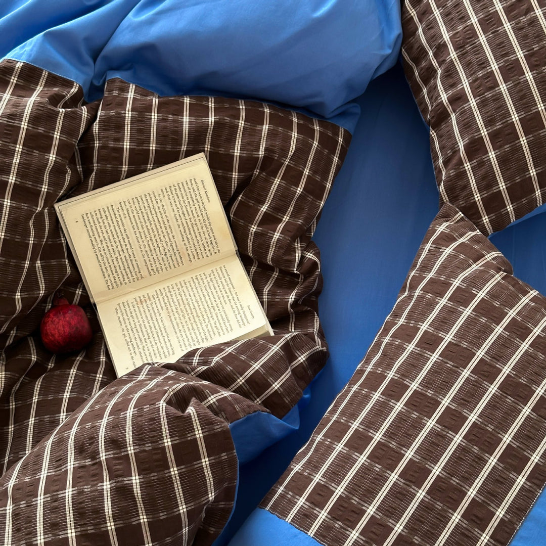 Luxurious cotton bedding set with checkered pattern and pillowcases