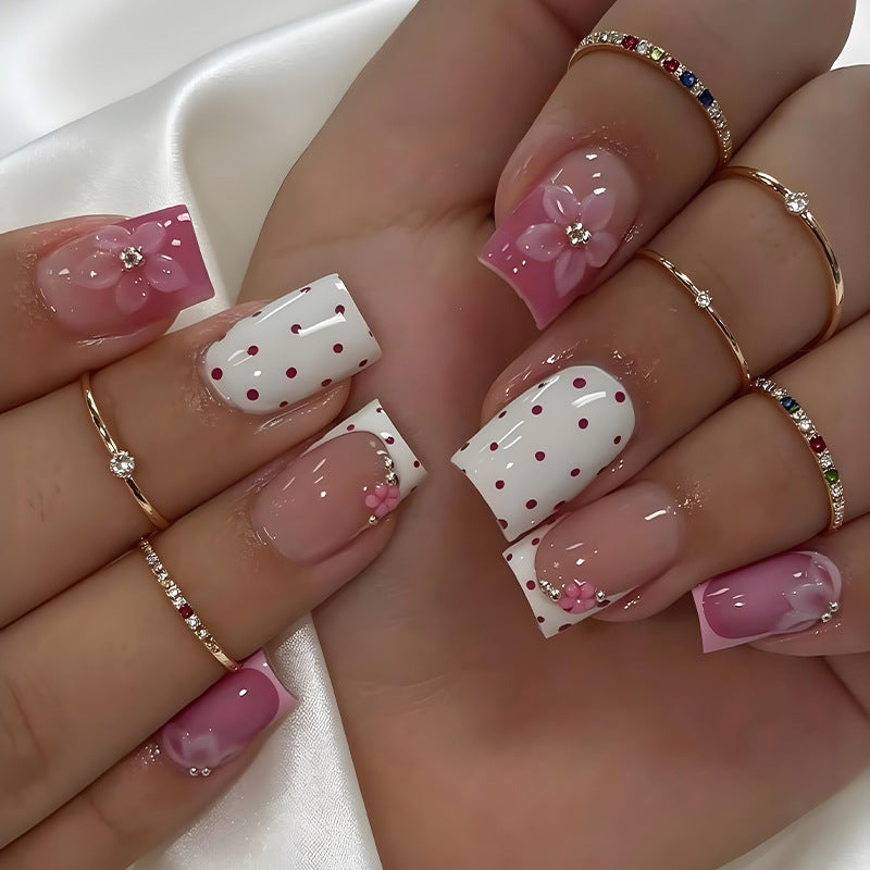 Artificial nail set with playful flower and dot motif Kalsten