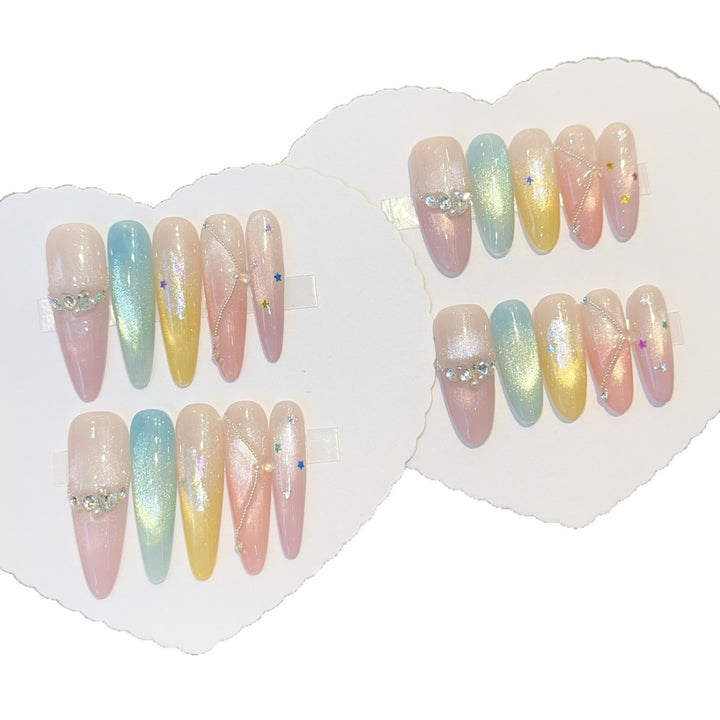 Artificial nails with shimmering effects and sparkling rhinestone details Kalsten