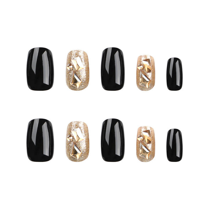 Artful nail art with luxurious glitter design Kalsten