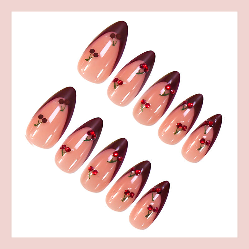 Artificial nail set with elegant tips and glamorous nail accents Kalsten