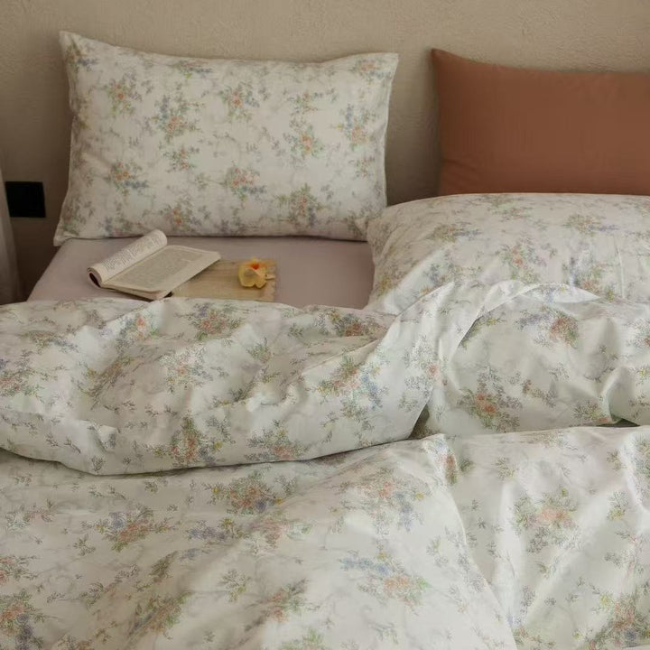 Cotton satin bedding set with fine watercolor floral pattern and soft touch