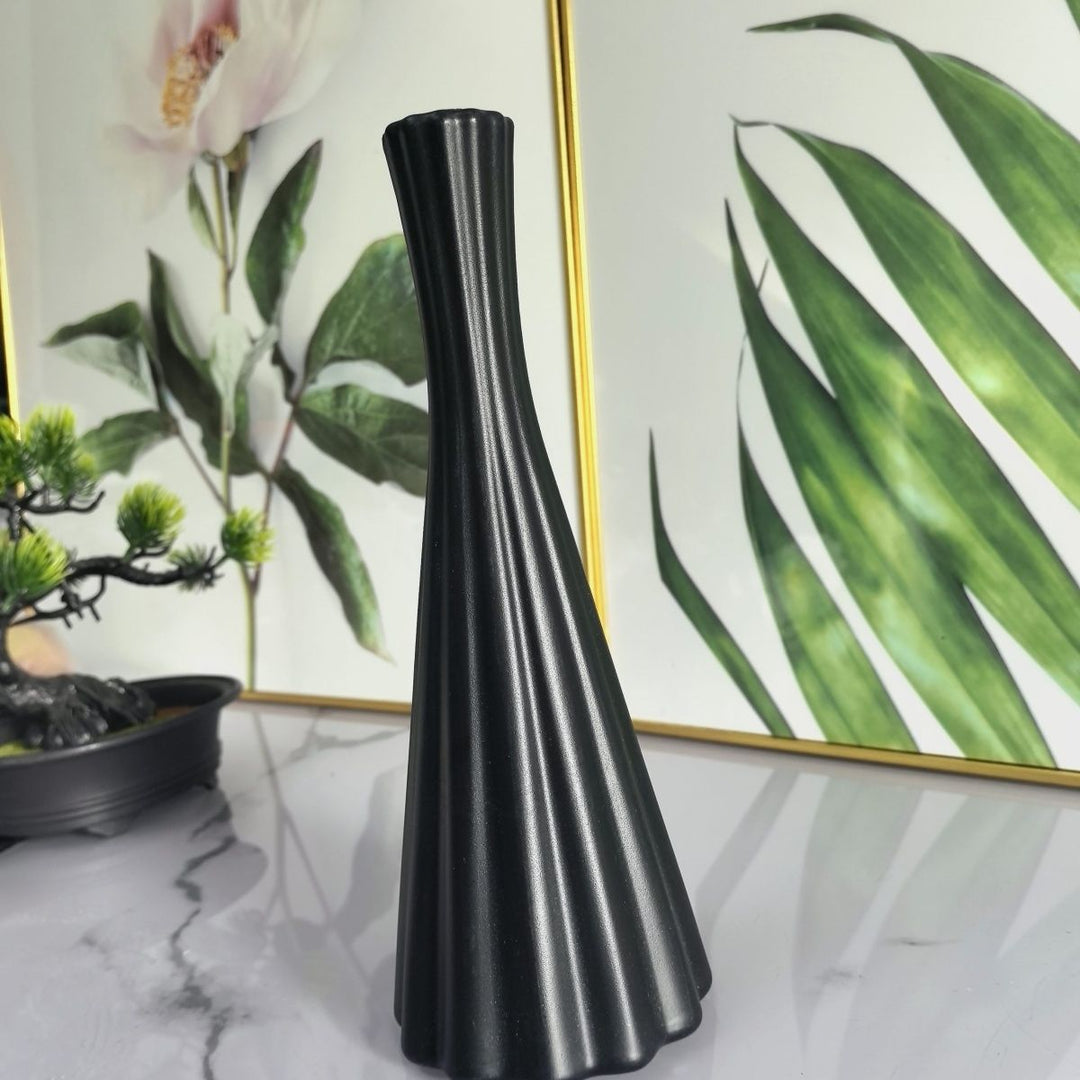 Modern Textured Decorative Vase Kalsten