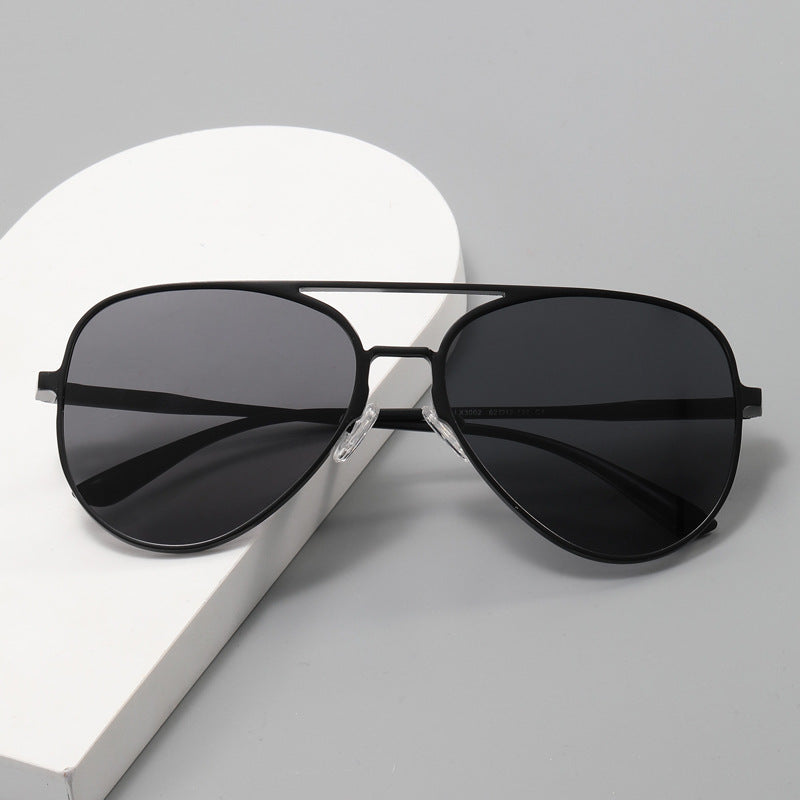 Women’s pilot sunglasses with UV protection and elegant frame Kalsten
