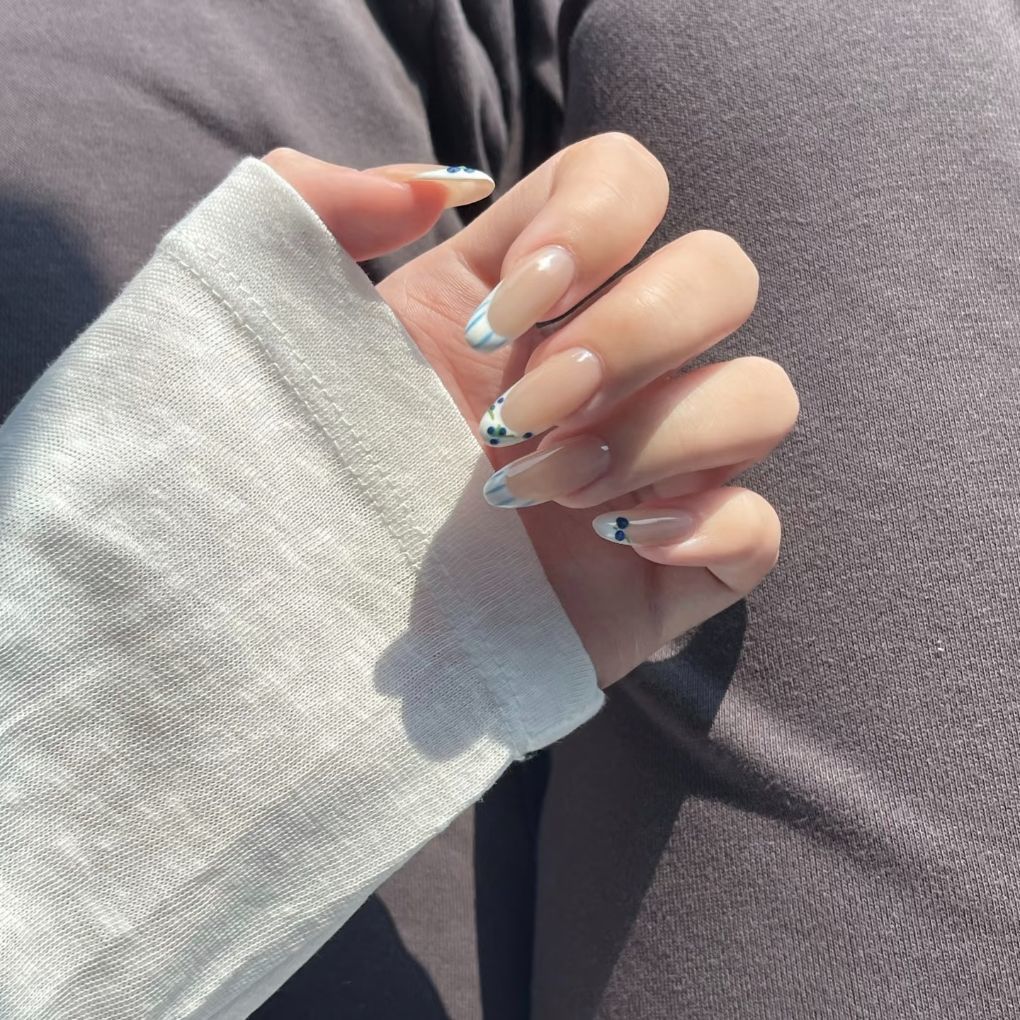 Floral French Tip Nail Art Extensions