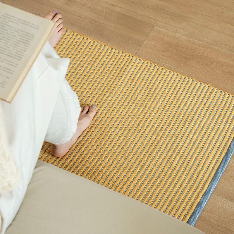 Braided outdoor and bath mat made of PVC for entryway and terrace