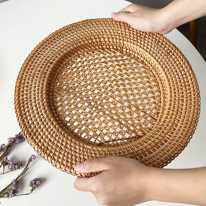 Ladies' round serving platter made of hand-woven natural material Kalsten