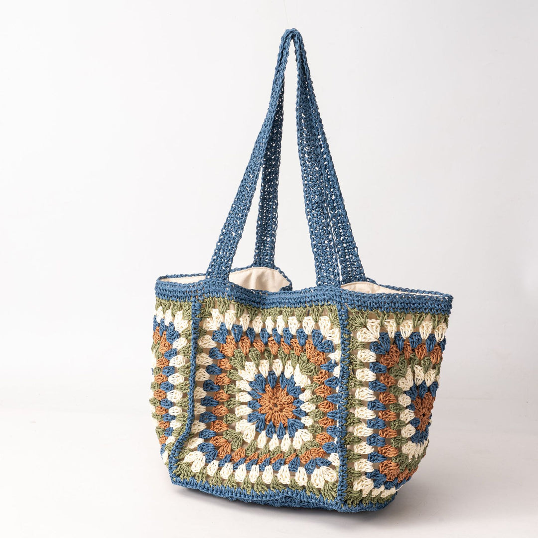 Beach bag made of hand-woven natural material with a square pattern Kalsten
