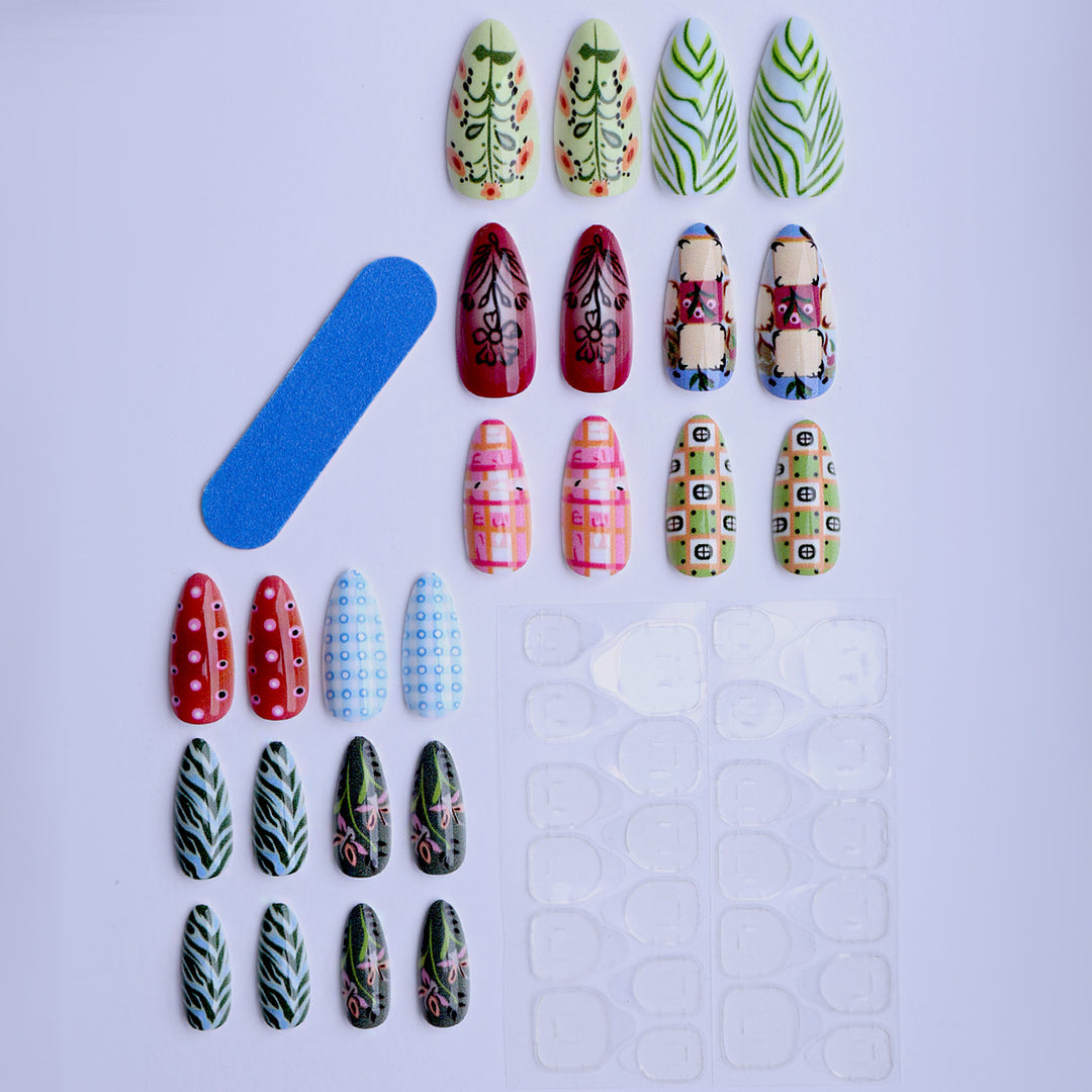Artificial nails in elegant geometric design Kalsten