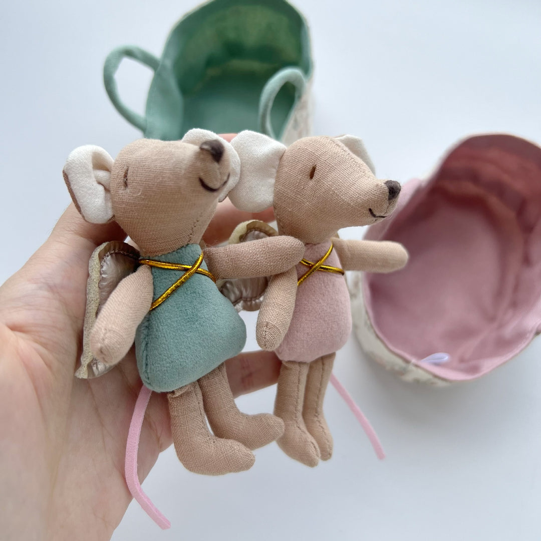 Mini Fabric Mouse Doll in Portable Linen Tote Playset