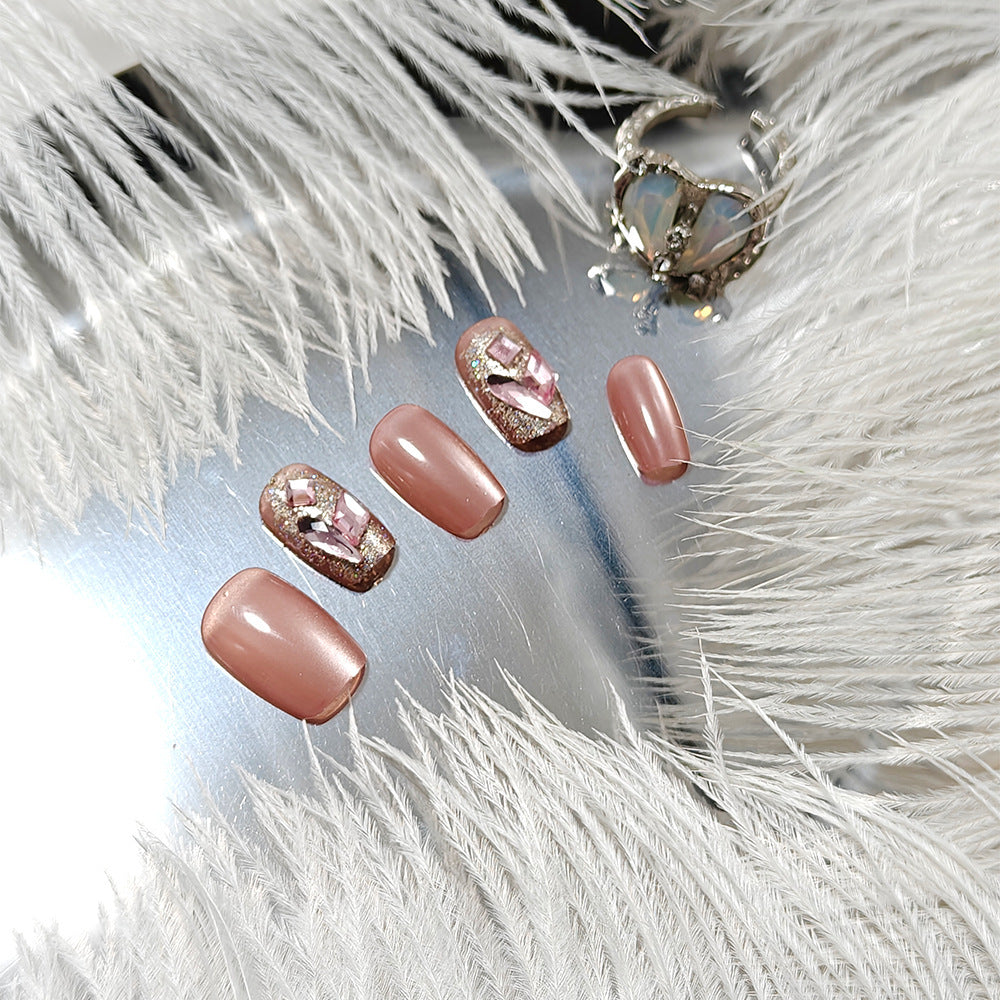 Glamorous artificial nails with sparkling 3D applications Kalsten