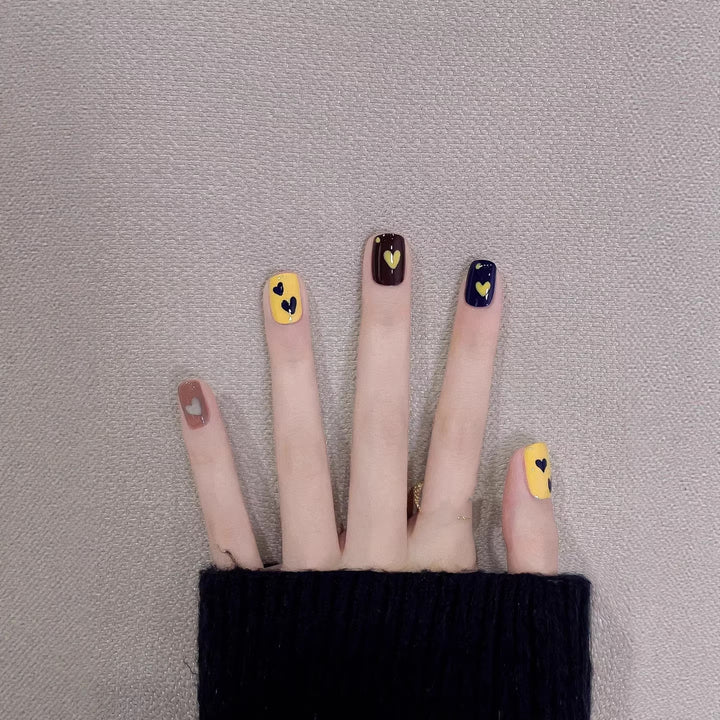 Creative Heart-Patterned Press-On Nails