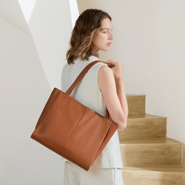 Elegant and Spacious Leather Bag Kalsten