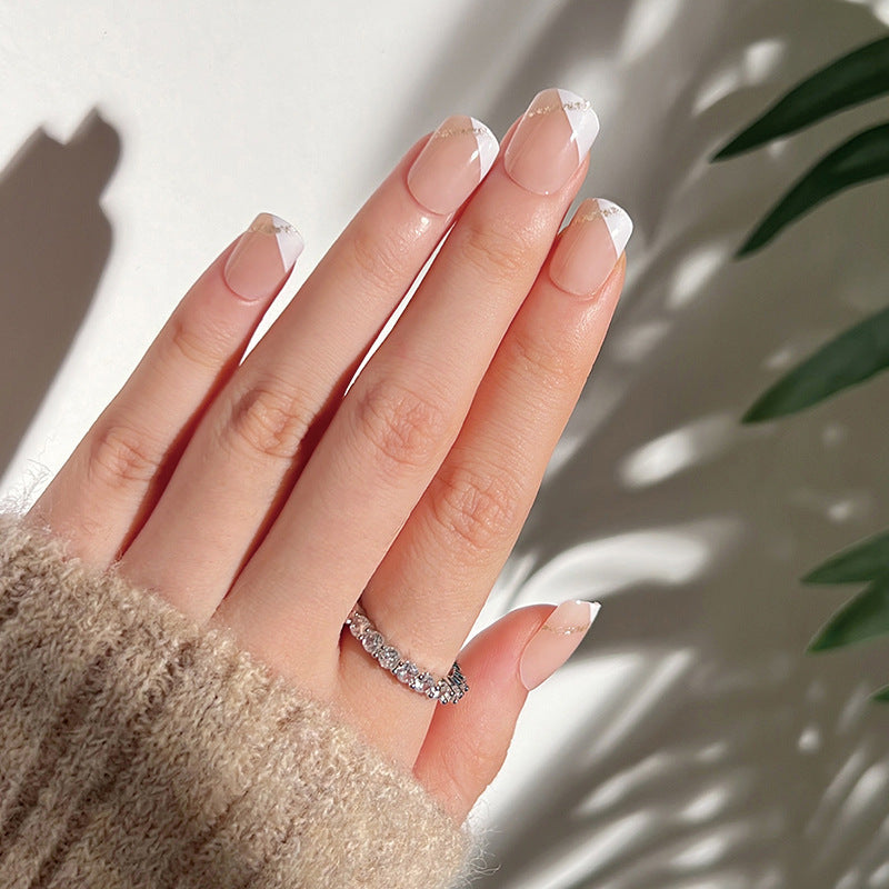 Artful nail extensions with an elegant leaf pattern Kalsten