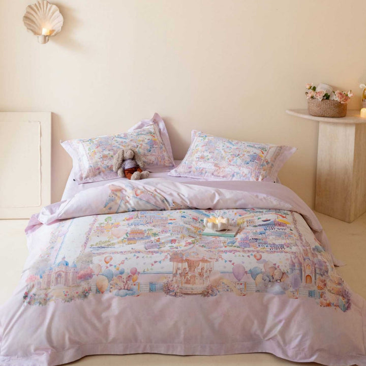Children's bedding set with pastel-colored fairy tale print