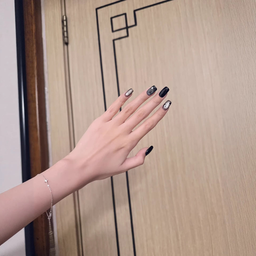 Artistic Press-On Nail Design with Metallic Accents
