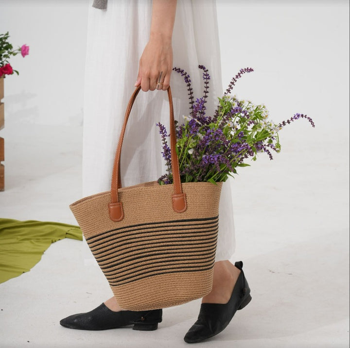 Elegant Bast bag with structured leather handles Kalsten