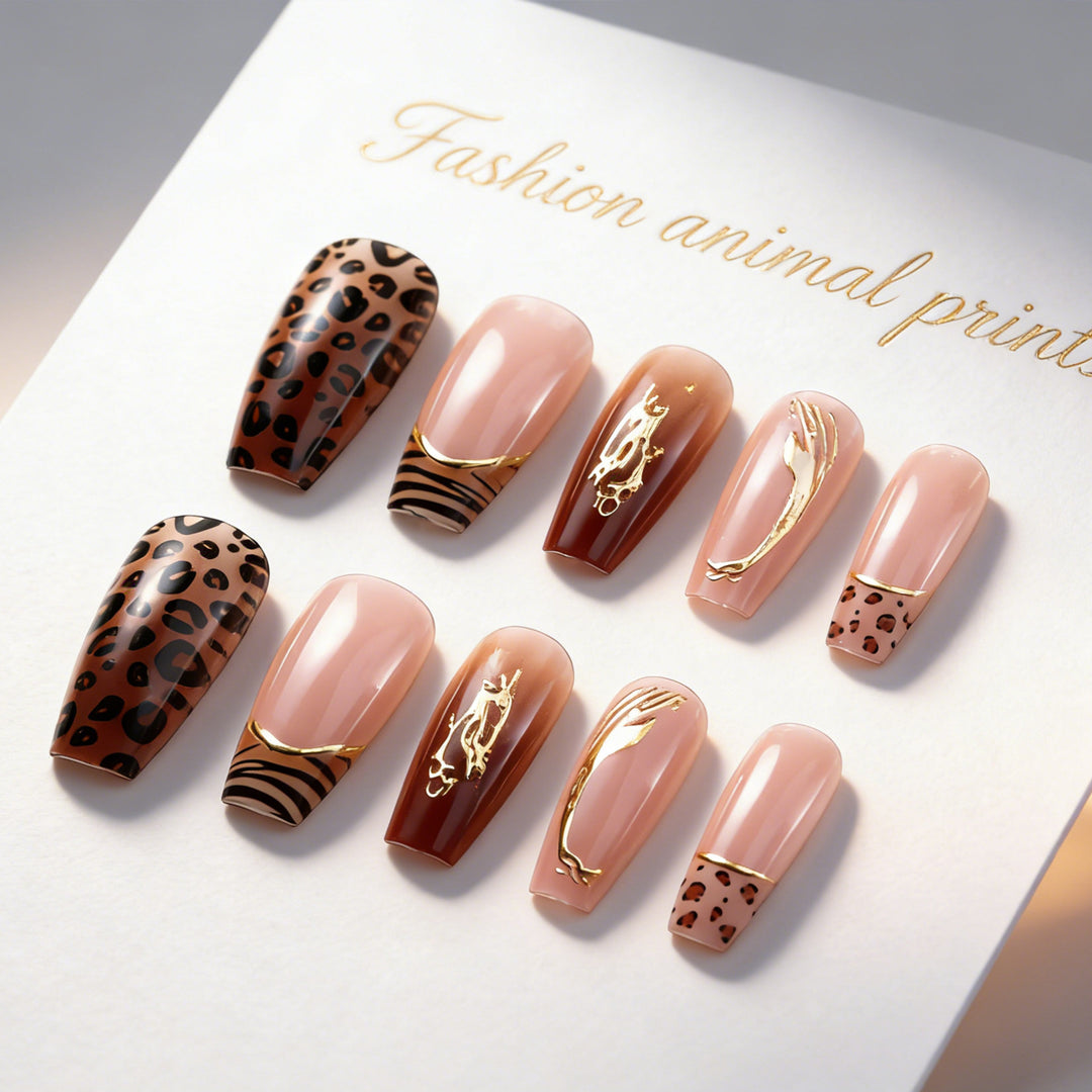 Acrylic nail set with glamorous golden accents Kalsten