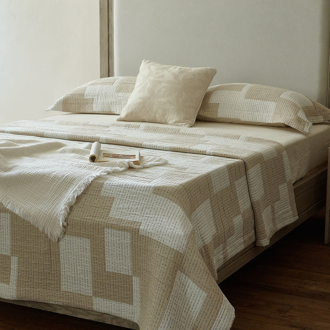Quilted cotton bedspread set with light patchwork relief