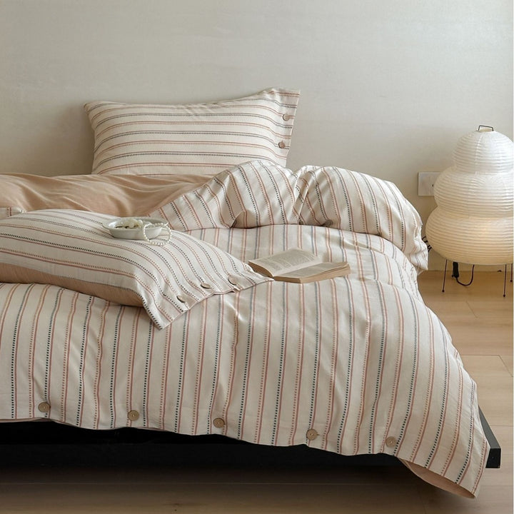 Striped cotton bedding set with wooden buttons and Oxford pillow